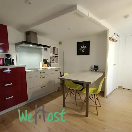 Historic Comfortable One Bedroom In Center