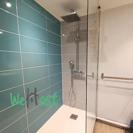 Historic Comfortable One Bedroom In Center *
